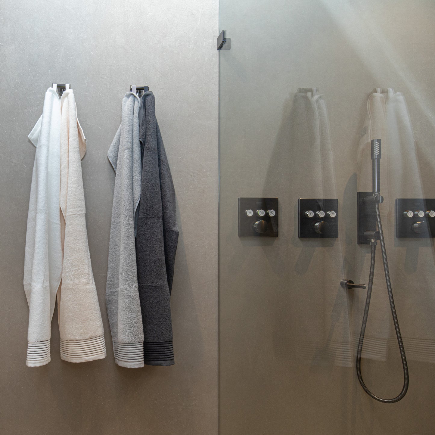 Handtuch Waha aus Baumwolle in verschiedenen Größen | silver